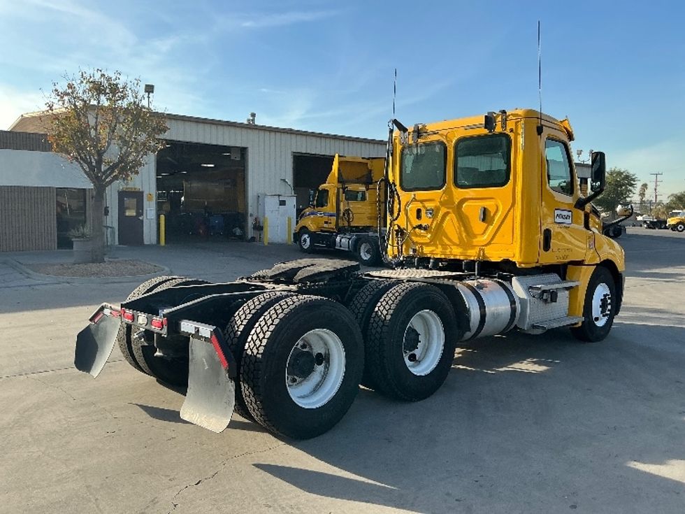 Day Cab Tractor-Heavy Duty Tractors-Freightliner-2020-T12664ST-Fontana-CA-337,756\n\t\tmiles-$ 67,750 - Image 7