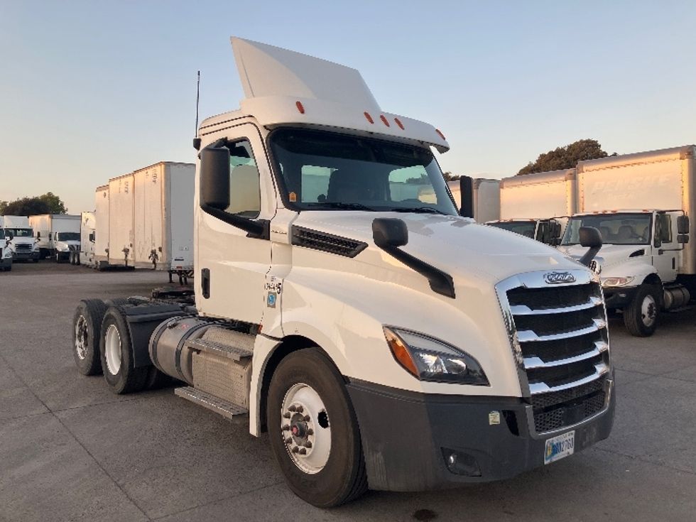 Day Cab Tractor-Heavy Duty Tractors-Freightliner-2020-T12664ST-Fontana-CA-338,579\n\t\tmiles-$ 59,750 - Image 1