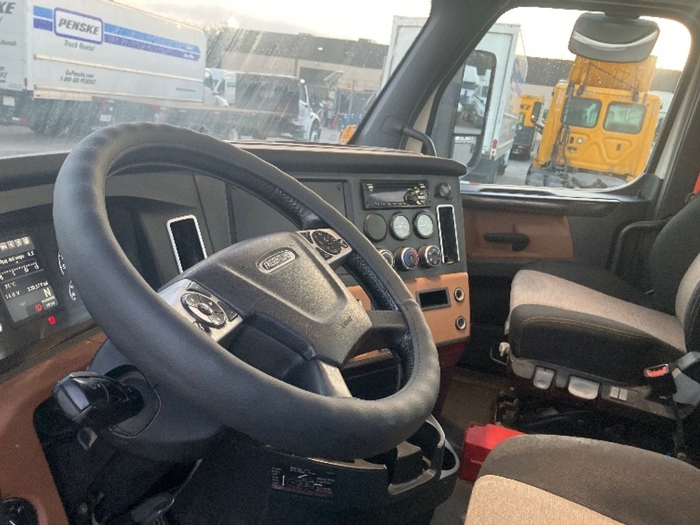Day Cab Tractor-Heavy Duty Tractors-Freightliner-2020-T12664ST-Fontana-CA-338,579\n\t\tmiles-$ 59,750 - Image 10