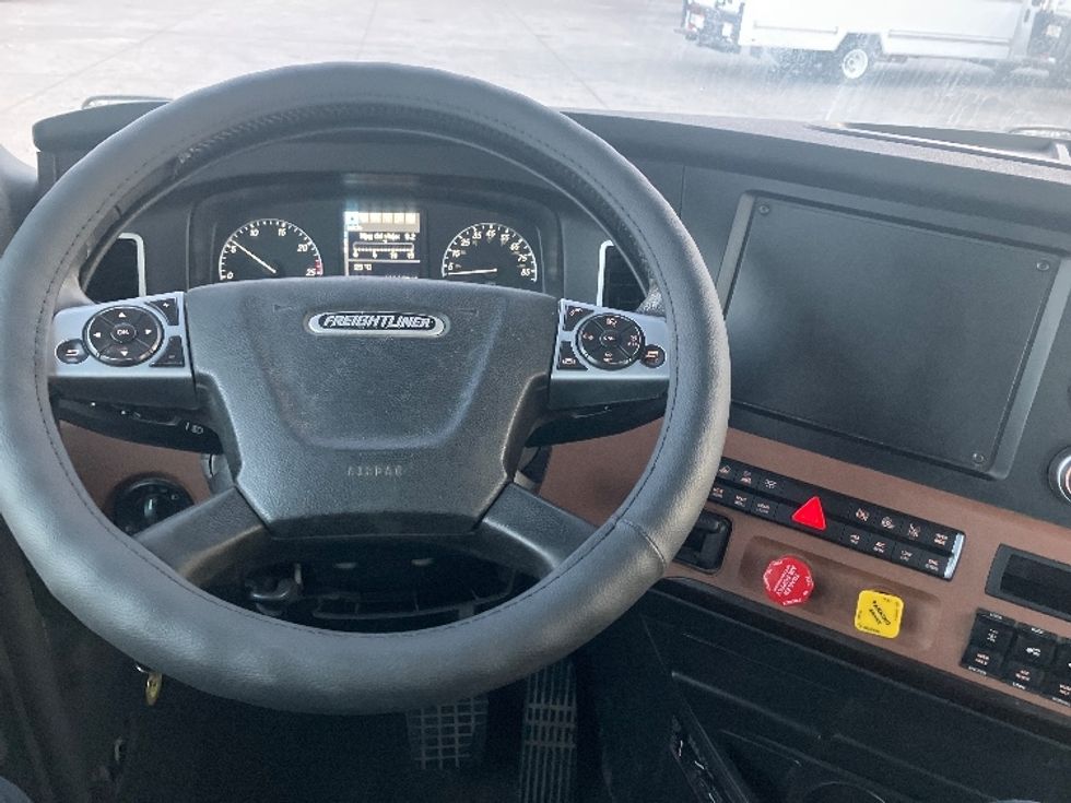 Day Cab Tractor-Heavy Duty Tractors-Freightliner-2020-T12664ST-Fontana-CA-338,579\n\t\tmiles-$ 59,750 - Image 11