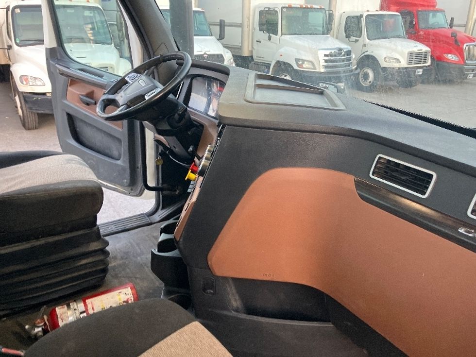 Day Cab Tractor-Heavy Duty Tractors-Freightliner-2020-T12664ST-Fontana-CA-338,579\n\t\tmiles-$ 59,750 - Image 14