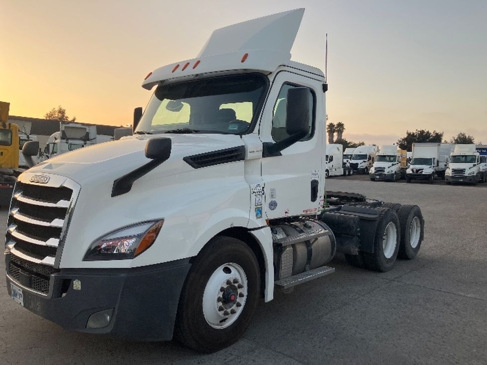 Day Cab Tractor-Heavy Duty Tractors-Freightliner-2020-T12664ST-Fontana-CA-338,579\n\t\tmiles-$ 59,750 - Image 3