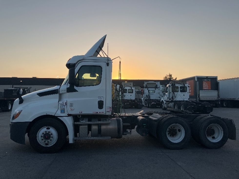 Day Cab Tractor-Heavy Duty Tractors-Freightliner-2020-T12664ST-Fontana-CA-338,579\n\t\tmiles-$ 59,750 - Image 4