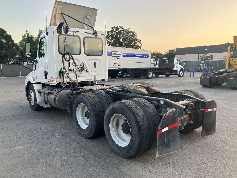 Day Cab Tractor-Heavy Duty Tractors-Freightliner-2020-T12664ST-Fontana-CA-338,579\n\t\tmiles-$ 59,750 - Image 5