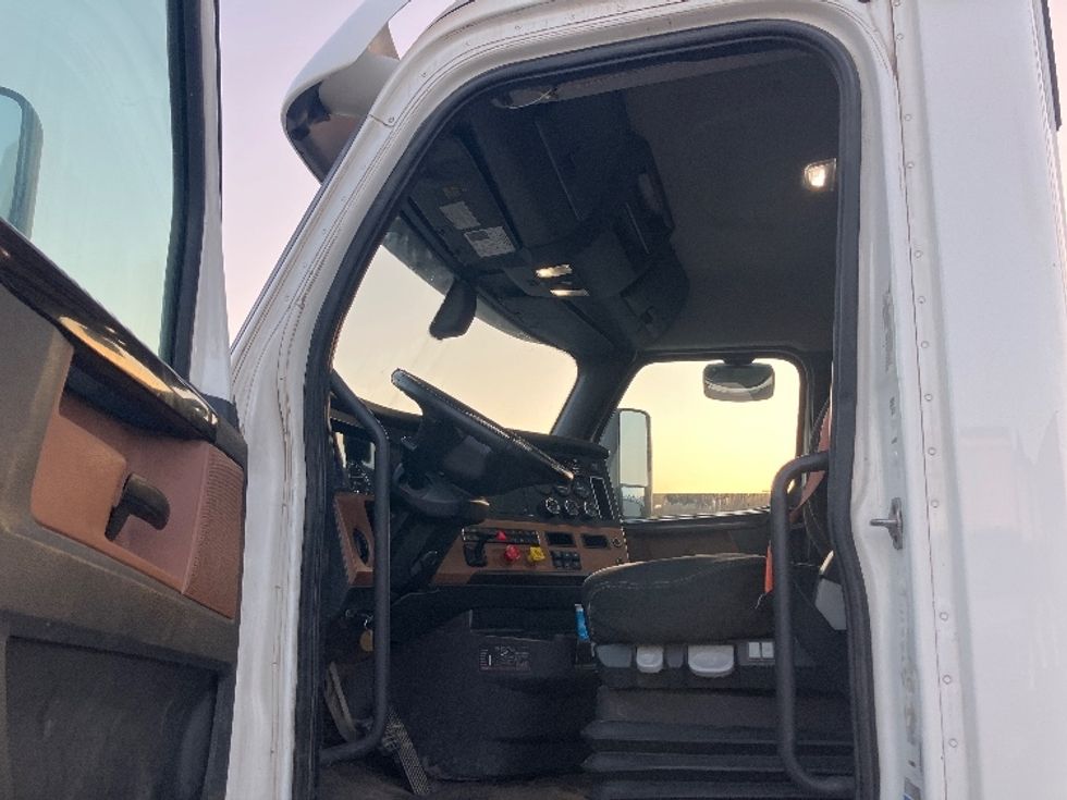Day Cab Tractor-Heavy Duty Tractors-Freightliner-2020-T12664ST-Fontana-CA-338,579\n\t\tmiles-$ 59,750 - Image 9