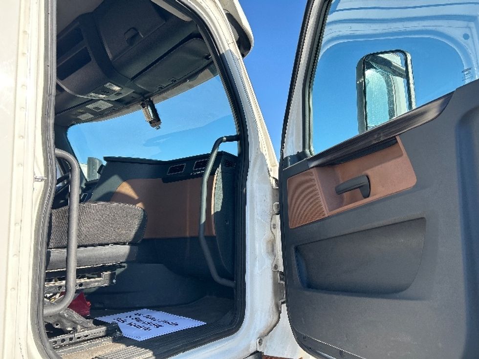Day Cab Tractor-Heavy Duty Tractors-Freightliner-2020-T12664ST-Fontana-CA-341,030\n\t\tmiles-$ 54,500 - Image 12