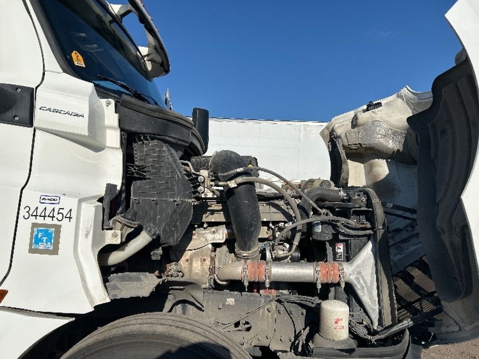 Day Cab Tractor-Heavy Duty Tractors-Freightliner-2020-T12664ST-Fontana-CA-341,030\n\t\tmiles-$ 54,500 - Image 15
