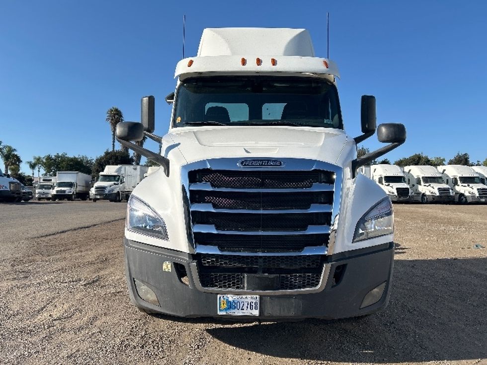 Day Cab Tractor-Heavy Duty Tractors-Freightliner-2020-T12664ST-Fontana-CA-341,030\n\t\tmiles-$ 54,500 - Image 2