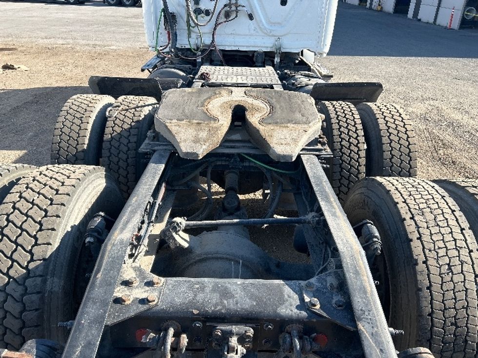 Day Cab Tractor-Heavy Duty Tractors-Freightliner-2020-T12664ST-Fontana-CA-341,030\n\t\tmiles-$ 54,500 - Image 6