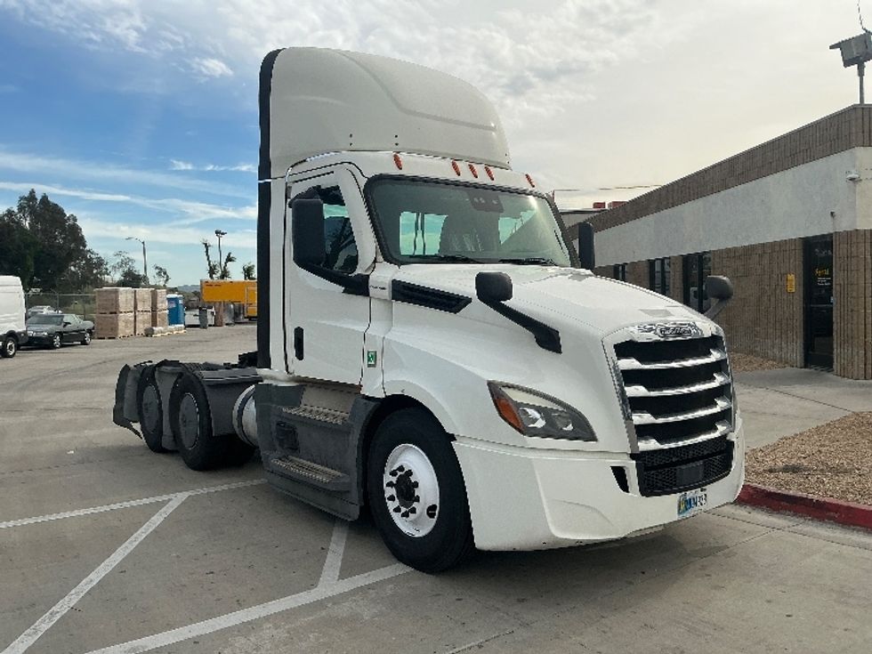 Day Cab Tractor-Heavy Duty Tractors-Freightliner-2020-T12664ST-Fontana-CA-341,505\n\t\tmiles-$ 54,500 - Image 1