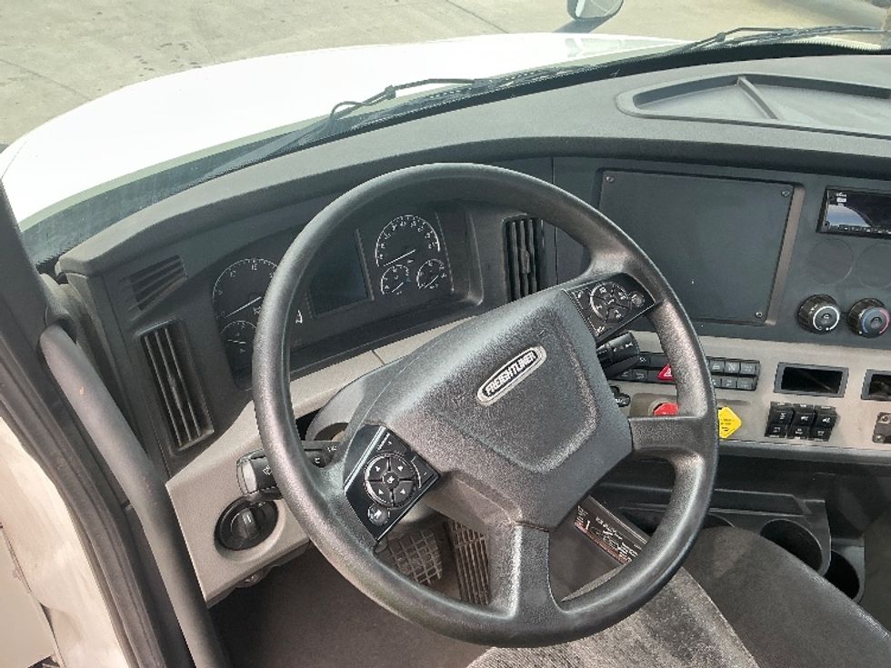 Day Cab Tractor-Heavy Duty Tractors-Freightliner-2020-T12664ST-Fontana-CA-341,505\n\t\tmiles-$ 54,500 - Image 10