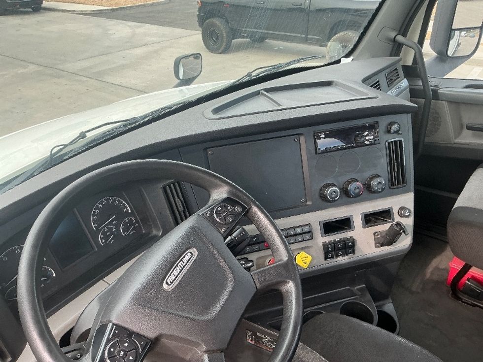 Day Cab Tractor-Heavy Duty Tractors-Freightliner-2020-T12664ST-Fontana-CA-341,505\n\t\tmiles-$ 54,500 - Image 11