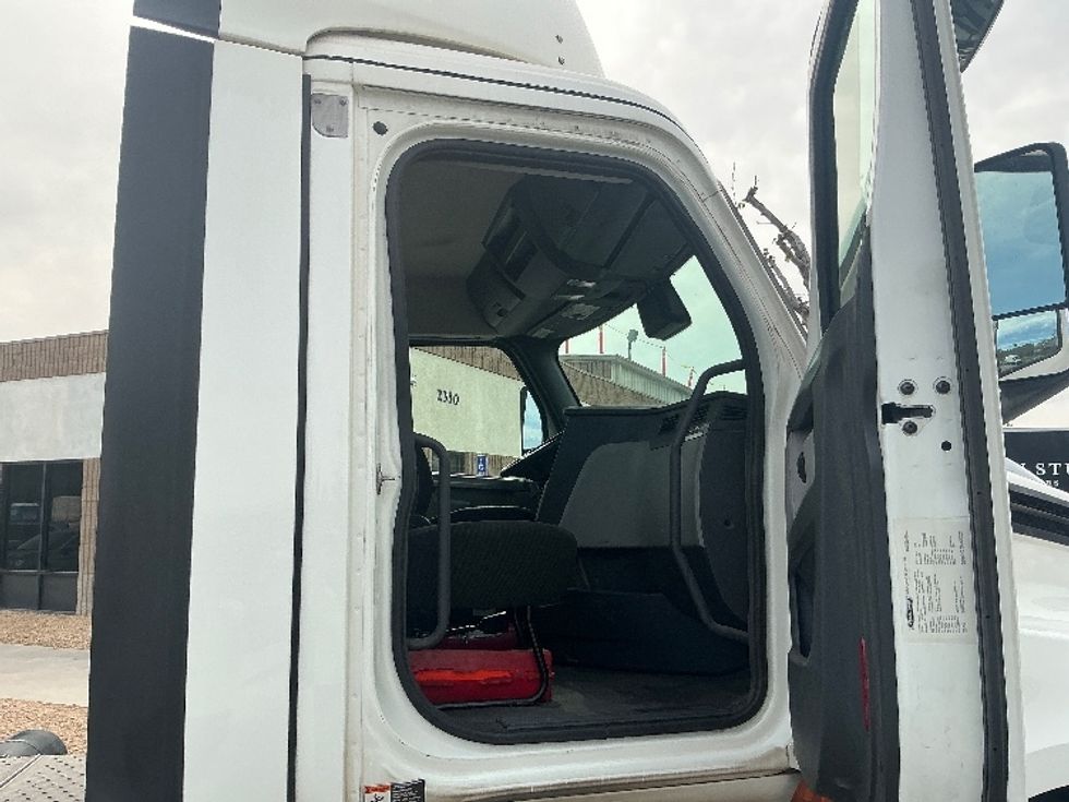 Day Cab Tractor-Heavy Duty Tractors-Freightliner-2020-T12664ST-Fontana-CA-341,505\n\t\tmiles-$ 54,500 - Image 12