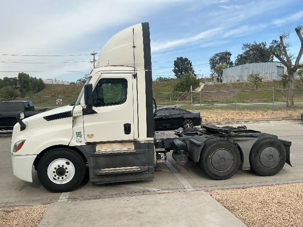 Day Cab Tractor-Heavy Duty Tractors-Freightliner-2020-T12664ST-Fontana-CA-341,505\n\t\tmiles-$ 54,500 - Image 4