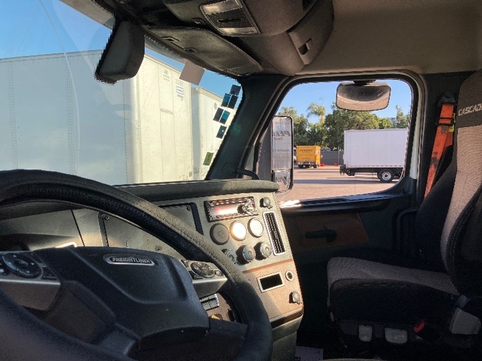 Day Cab Tractor-Heavy Duty Tractors-Freightliner-2020-T12664ST-Fontana-CA-342,755\n\t\tmiles-$ 59,500 - Image 10