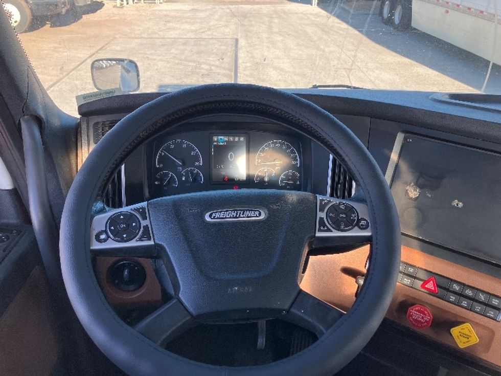 Day Cab Tractor-Heavy Duty Tractors-Freightliner-2020-T12664ST-Fontana-CA-342,755\n\t\tmiles-$ 59,500 - Image 11
