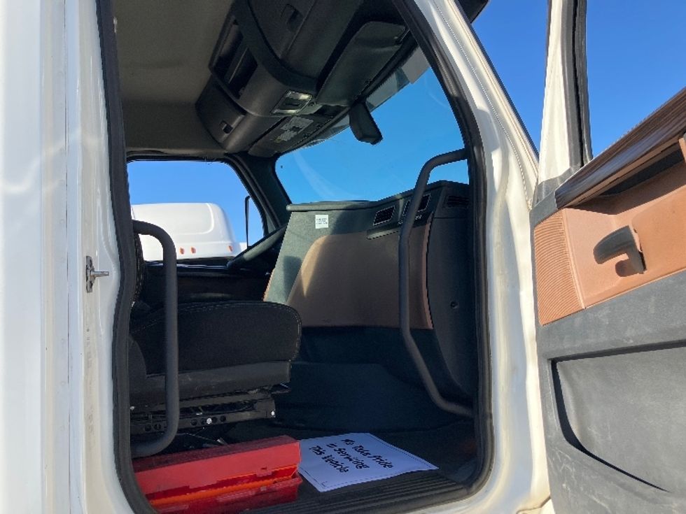 Day Cab Tractor-Heavy Duty Tractors-Freightliner-2020-T12664ST-Fontana-CA-342,755\n\t\tmiles-$ 59,500 - Image 12