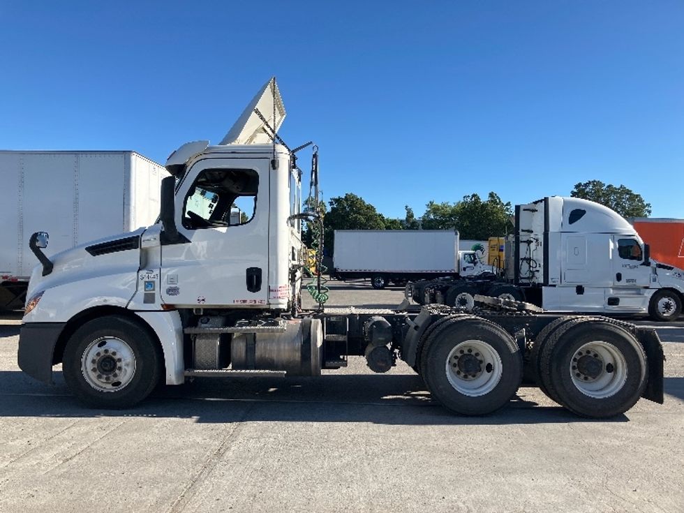 Day Cab Tractor-Heavy Duty Tractors-Freightliner-2020-T12664ST-Fontana-CA-342,755\n\t\tmiles-$ 59,500 - Image 4