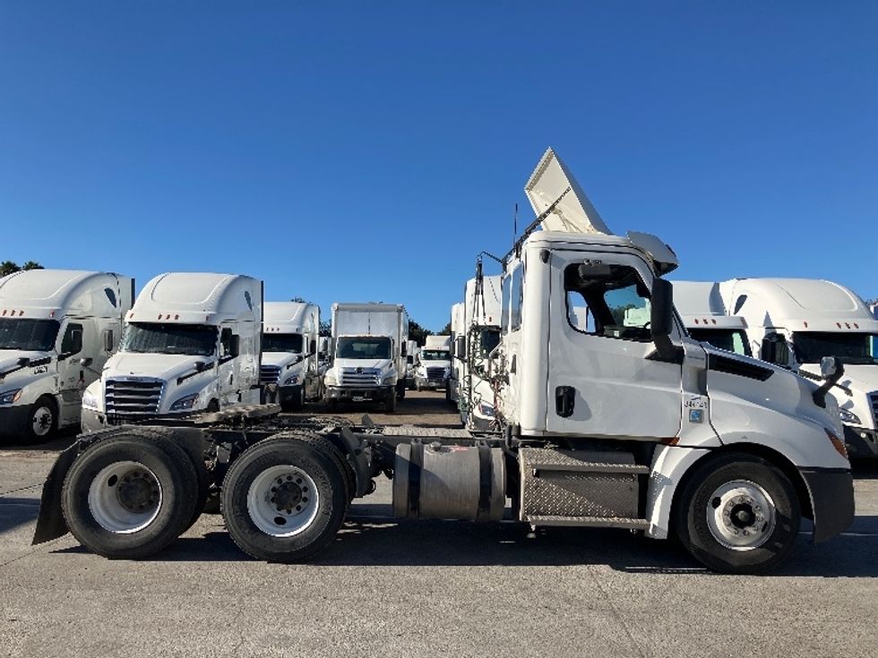 Day Cab Tractor-Heavy Duty Tractors-Freightliner-2020-T12664ST-Fontana-CA-342,755\n\t\tmiles-$ 59,500 - Image 8