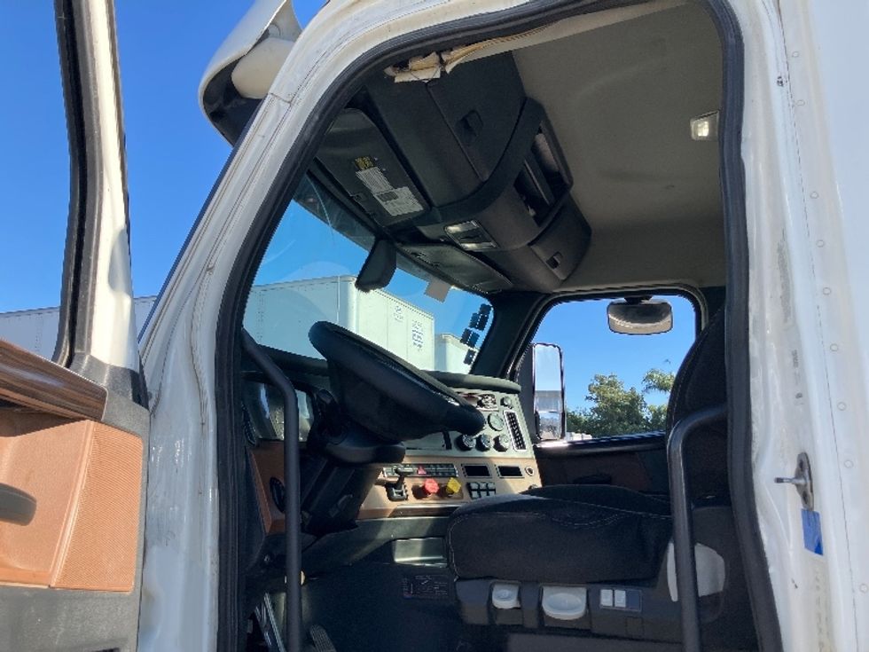 Day Cab Tractor-Heavy Duty Tractors-Freightliner-2020-T12664ST-Fontana-CA-342,755\n\t\tmiles-$ 59,500 - Image 9
