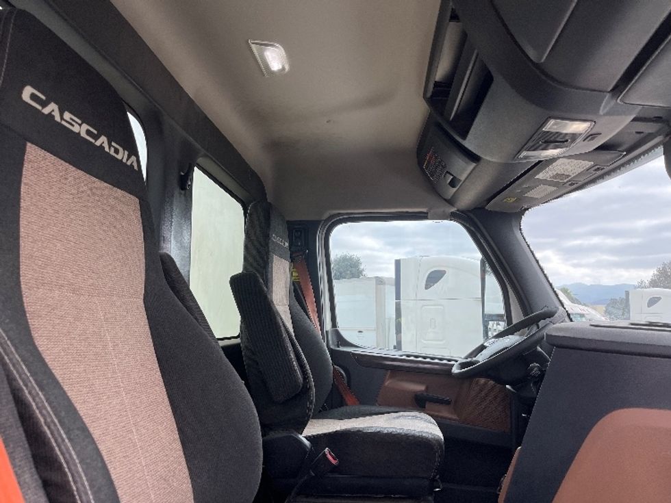 Day Cab Tractor-Heavy Duty Tractors-Freightliner-2020-T12664ST-Fontana-CA-342,808\n\t\tmiles-$ 59,500 - Image 14