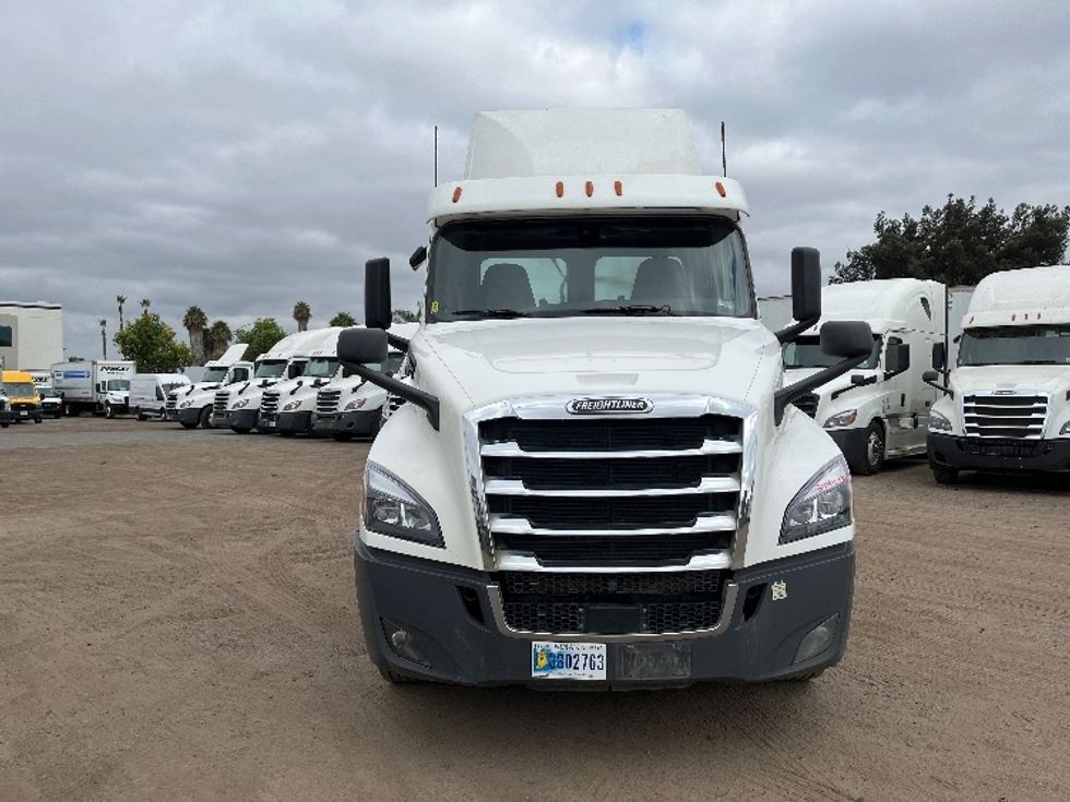 Day Cab Tractor-Heavy Duty Tractors-Freightliner-2020-T12664ST-Fontana-CA-342,808\n\t\tmiles-$ 59,500 - Image 2
