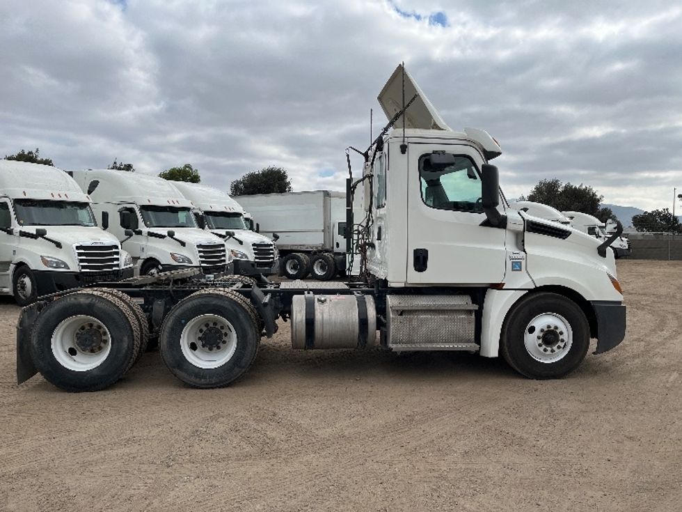 Day Cab Tractor-Heavy Duty Tractors-Freightliner-2020-T12664ST-Fontana-CA-342,808\n\t\tmiles-$ 59,500 - Image 8