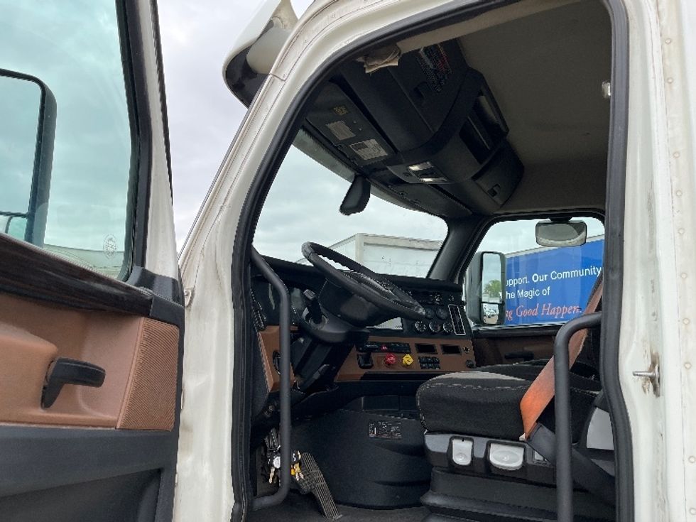 Day Cab Tractor-Heavy Duty Tractors-Freightliner-2020-T12664ST-Fontana-CA-342,808\n\t\tmiles-$ 59,500 - Image 9