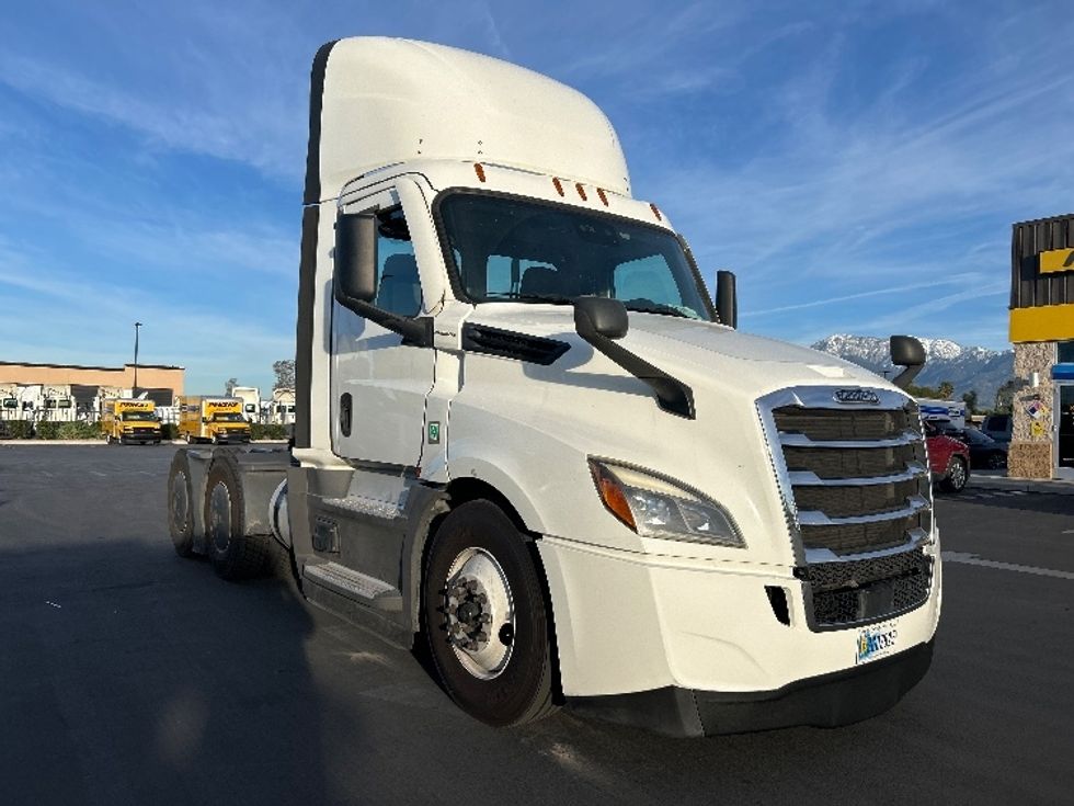 Day Cab Tractor-Heavy Duty Tractors-Freightliner-2020-T12664ST-Fontana-CA-345,901\n\t\tmiles-$ 54,250 - Image 1