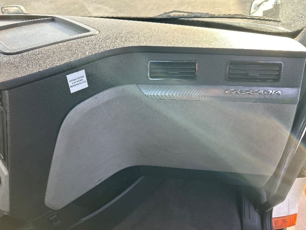 Day Cab Tractor-Heavy Duty Tractors-Freightliner-2020-T12664ST-Fontana-CA-345,901\n\t\tmiles-$ 54,250 - Image 13