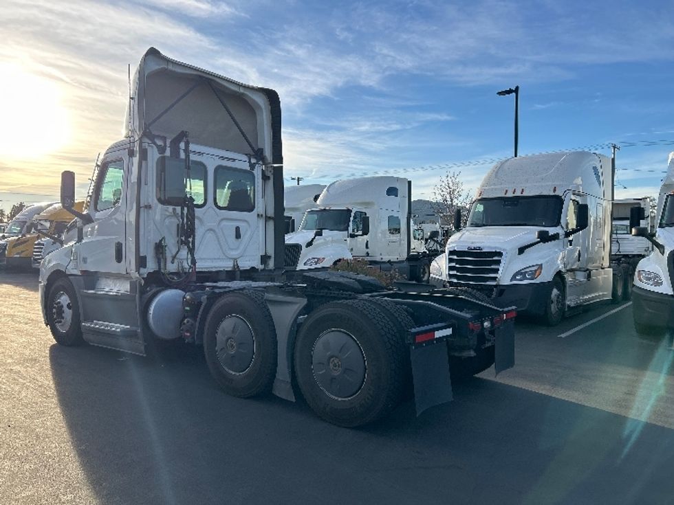 Day Cab Tractor-Heavy Duty Tractors-Freightliner-2020-T12664ST-Fontana-CA-345,901\n\t\tmiles-$ 54,250 - Image 5
