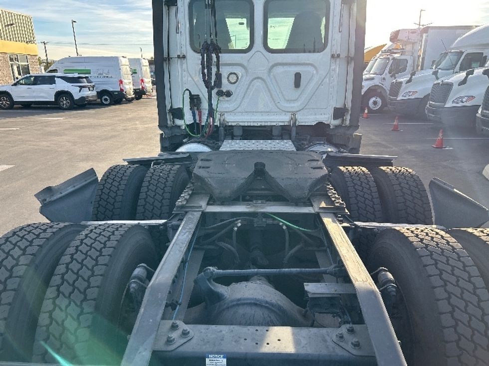 Day Cab Tractor-Heavy Duty Tractors-Freightliner-2020-T12664ST-Fontana-CA-345,901\n\t\tmiles-$ 54,250 - Image 6