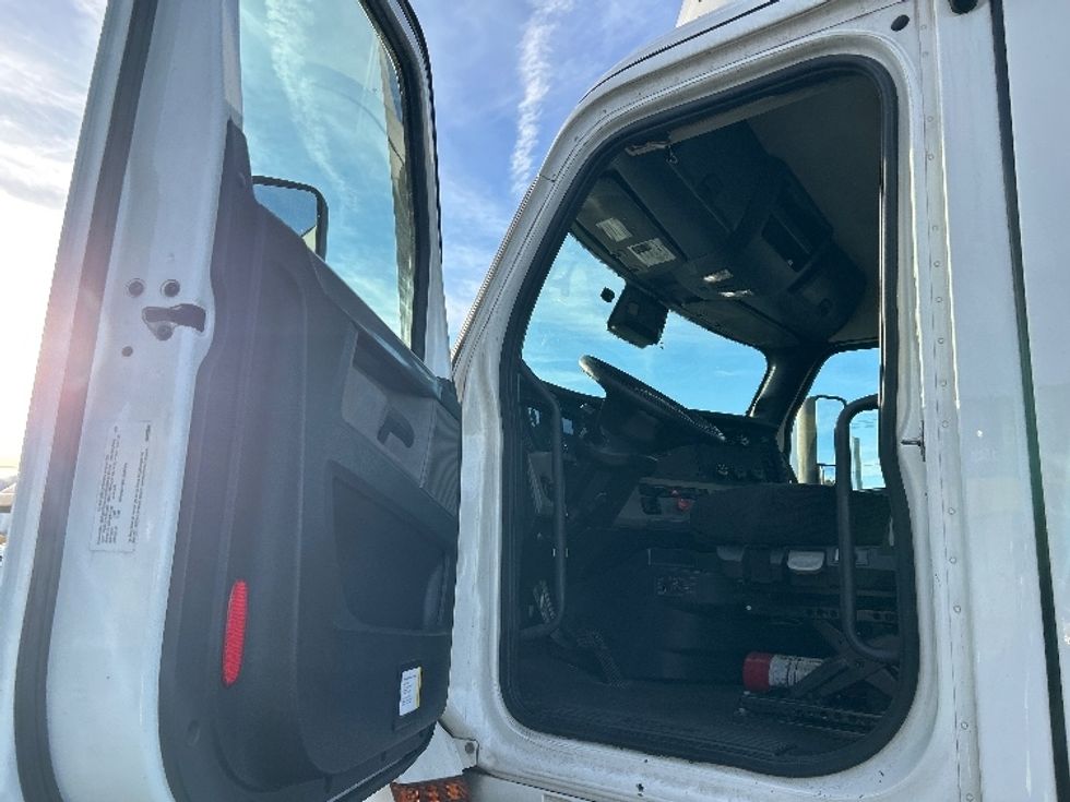 Day Cab Tractor-Heavy Duty Tractors-Freightliner-2020-T12664ST-Fontana-CA-345,901\n\t\tmiles-$ 54,250 - Image 9