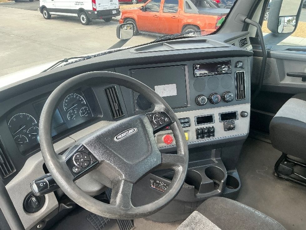 Day Cab Tractor-Heavy Duty Tractors-Freightliner-2020-T12664ST-Fontana-CA-346,435\n\t\tmiles-$ 54,250 - Image 10