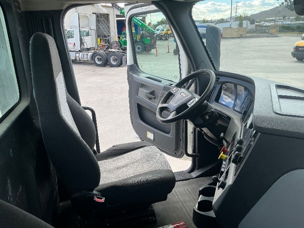 Day Cab Tractor-Heavy Duty Tractors-Freightliner-2020-T12664ST-Fontana-CA-346,435\n\t\tmiles-$ 54,250 - Image 14