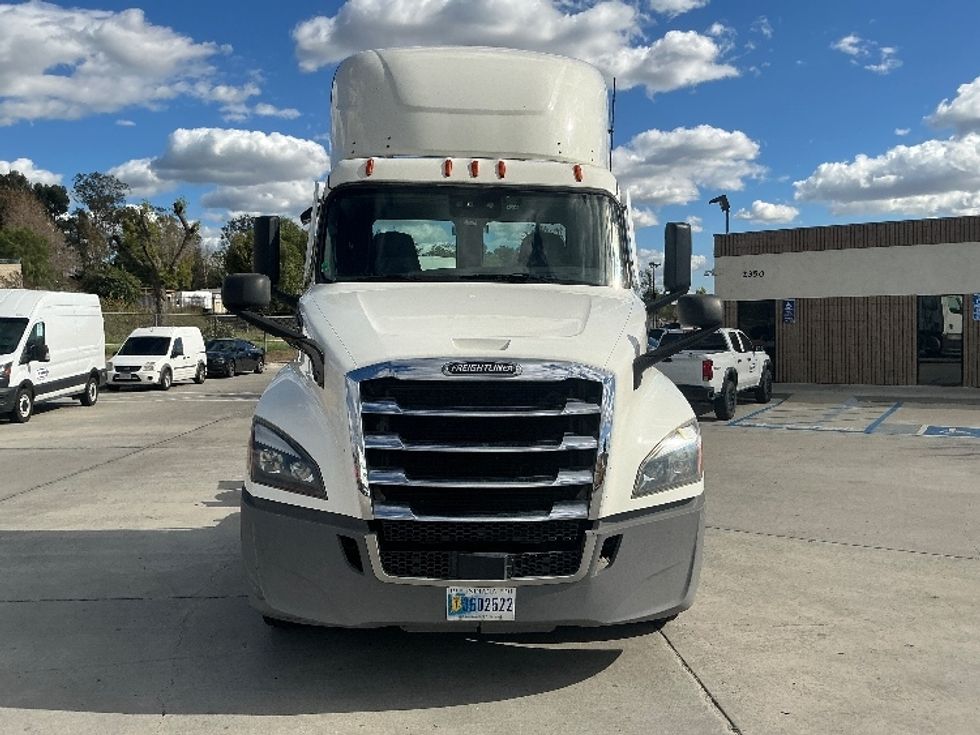 Day Cab Tractor-Heavy Duty Tractors-Freightliner-2020-T12664ST-Fontana-CA-346,435\n\t\tmiles-$ 54,250 - Image 2