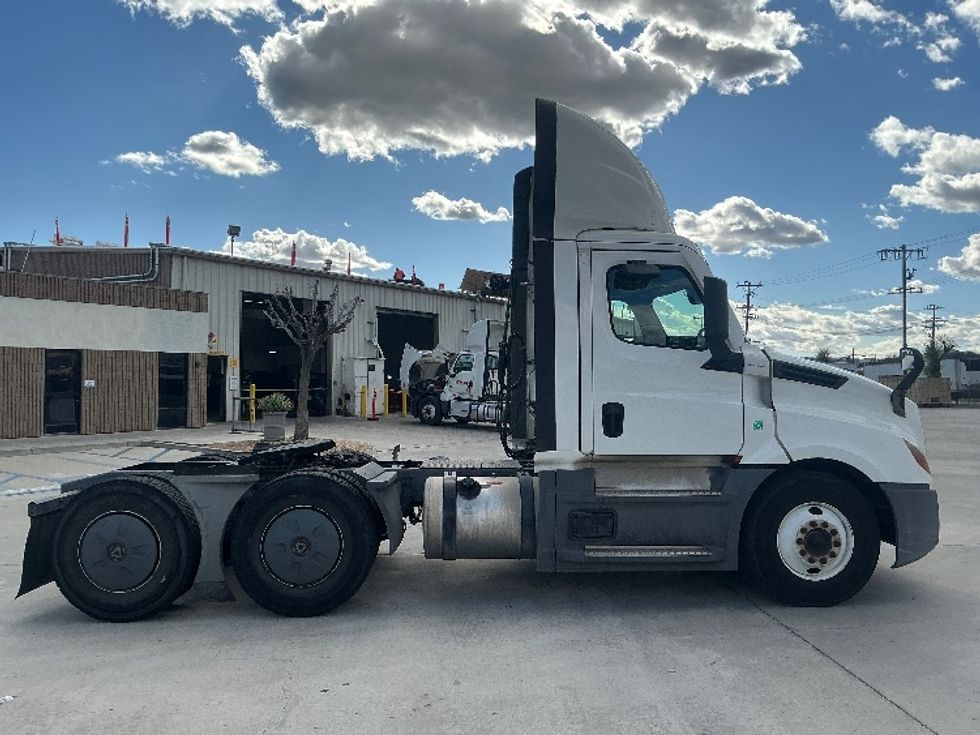 Day Cab Tractor-Heavy Duty Tractors-Freightliner-2020-T12664ST-Fontana-CA-346,435\n\t\tmiles-$ 54,250 - Image 8