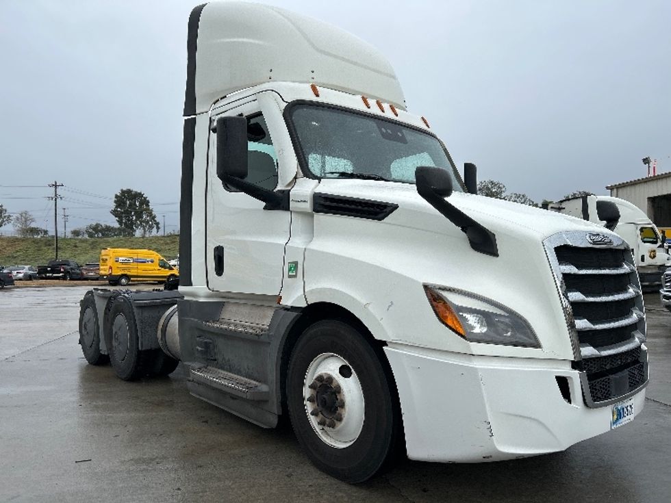 Day Cab Tractor-Heavy Duty Tractors-Freightliner-2020-T12664ST-Fontana-CA-346,699\n\t\tmiles-$ 54,250 - Image 1