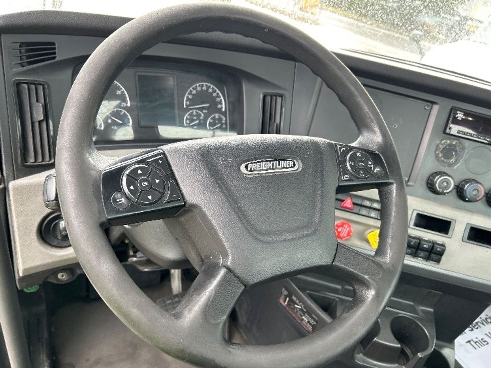 Day Cab Tractor-Heavy Duty Tractors-Freightliner-2020-T12664ST-Fontana-CA-346,699\n\t\tmiles-$ 54,250 - Image 10