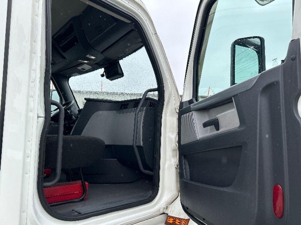 Day Cab Tractor-Heavy Duty Tractors-Freightliner-2020-T12664ST-Fontana-CA-346,699\n\t\tmiles-$ 54,250 - Image 12