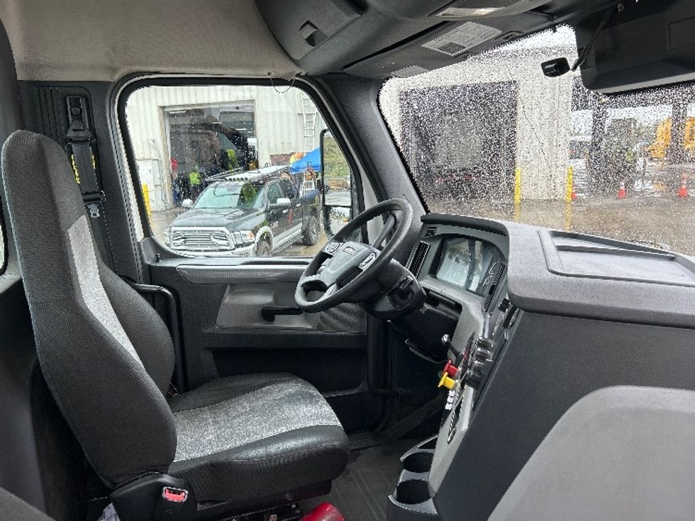 Day Cab Tractor-Heavy Duty Tractors-Freightliner-2020-T12664ST-Fontana-CA-346,699\n\t\tmiles-$ 54,250 - Image 13