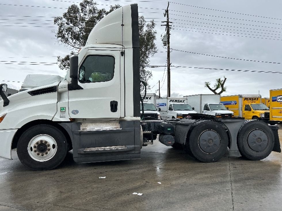 Day Cab Tractor-Heavy Duty Tractors-Freightliner-2020-T12664ST-Fontana-CA-346,699\n\t\tmiles-$ 54,250 - Image 4