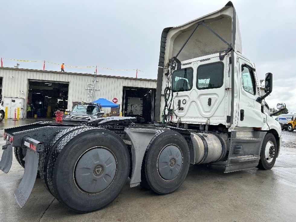 Day Cab Tractor-Heavy Duty Tractors-Freightliner-2020-T12664ST-Fontana-CA-346,699\n\t\tmiles-$ 54,250 - Image 7