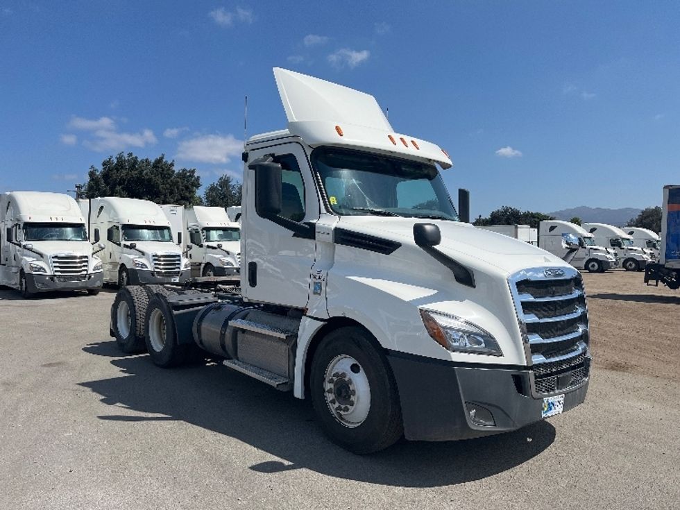 2020 Freightliner Cascadia 113" sleeper cab photo 20