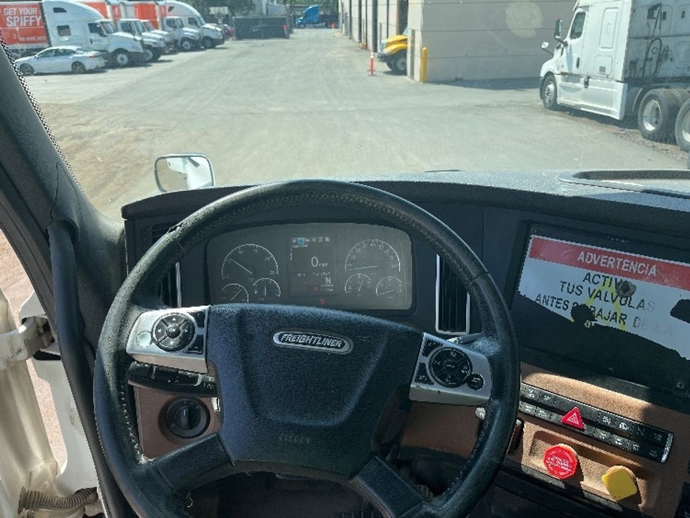 Day Cab Tractor-Heavy Duty Tractors-Freightliner-2020-T12664ST-Fontana-CA-347,008\n\t\tmiles-$ 56,250 - Image 11