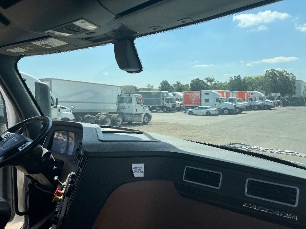 Day Cab Tractor-Heavy Duty Tractors-Freightliner-2020-T12664ST-Fontana-CA-347,008\n\t\tmiles-$ 56,250 - Image 13