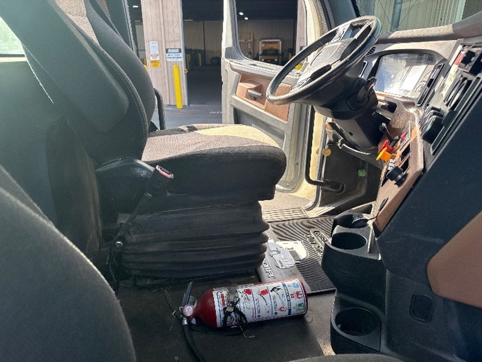 Day Cab Tractor-Heavy Duty Tractors-Freightliner-2020-T12664ST-Fontana-CA-347,008\n\t\tmiles-$ 56,250 - Image 14