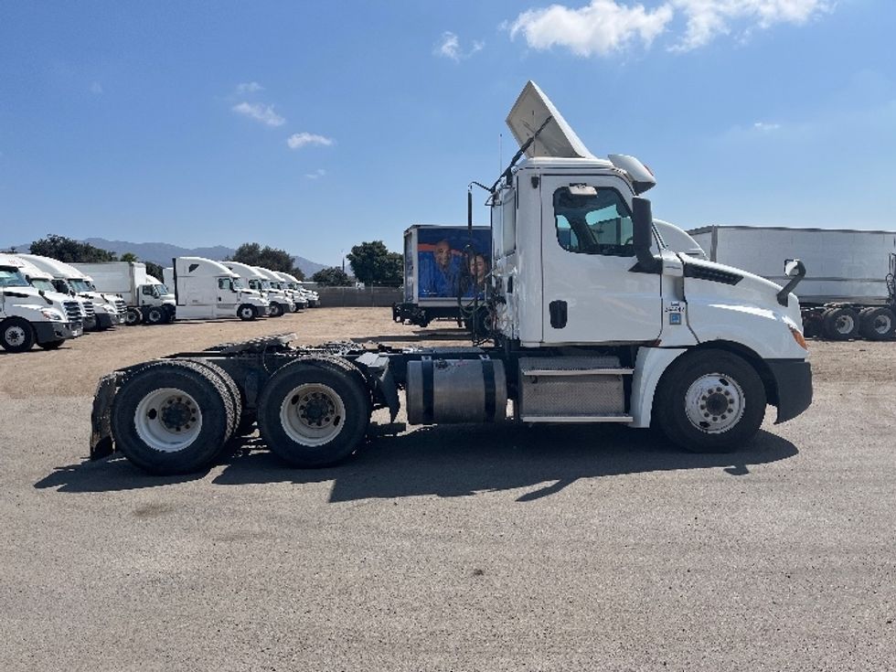 Day Cab Tractor-Heavy Duty Tractors-Freightliner-2020-T12664ST-Fontana-CA-347,008\n\t\tmiles-$ 56,250 - Image 8