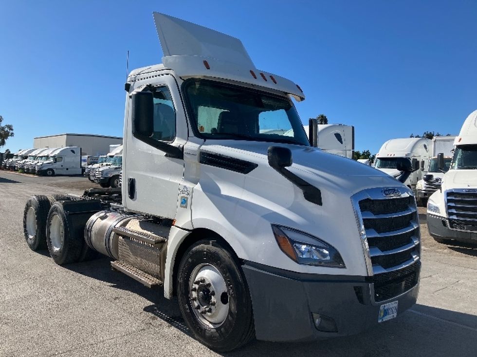 Day Cab Tractor-Heavy Duty Tractors-Freightliner-2020-T12664ST-Fontana-CA-347,030\n\t\tmiles-$ 59,250 - Image 1