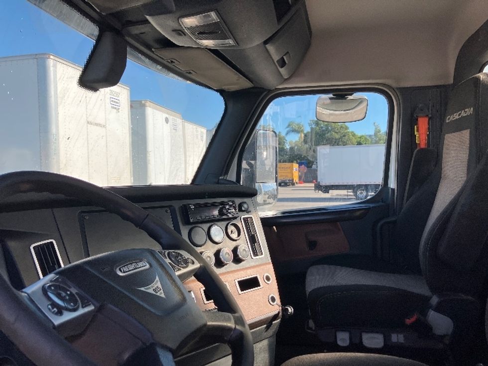 Day Cab Tractor-Heavy Duty Tractors-Freightliner-2020-T12664ST-Fontana-CA-347,030\n\t\tmiles-$ 59,250 - Image 10